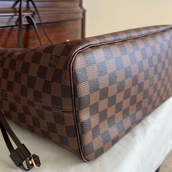 Louis Vuitton Damier Neverfull MM - Picture 7 of 11
